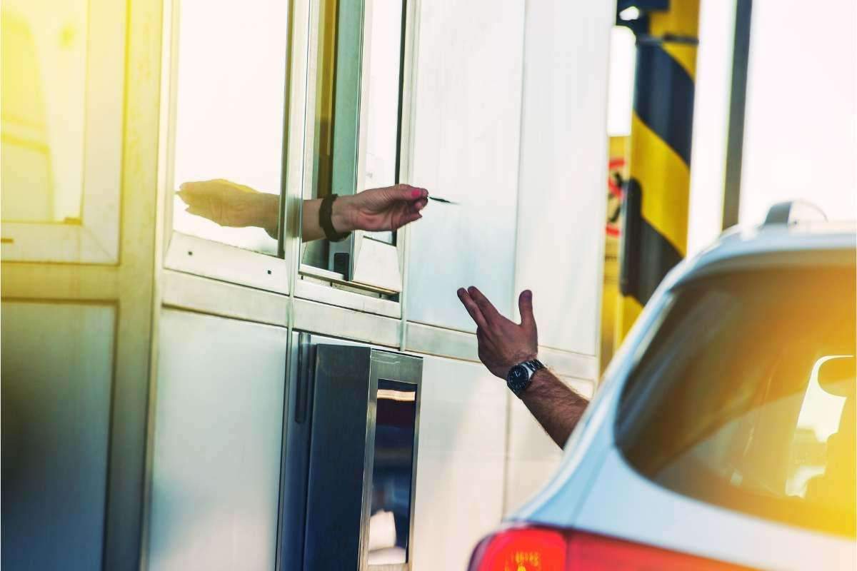 Come viaggiare gratis (legalmente) in autostrada