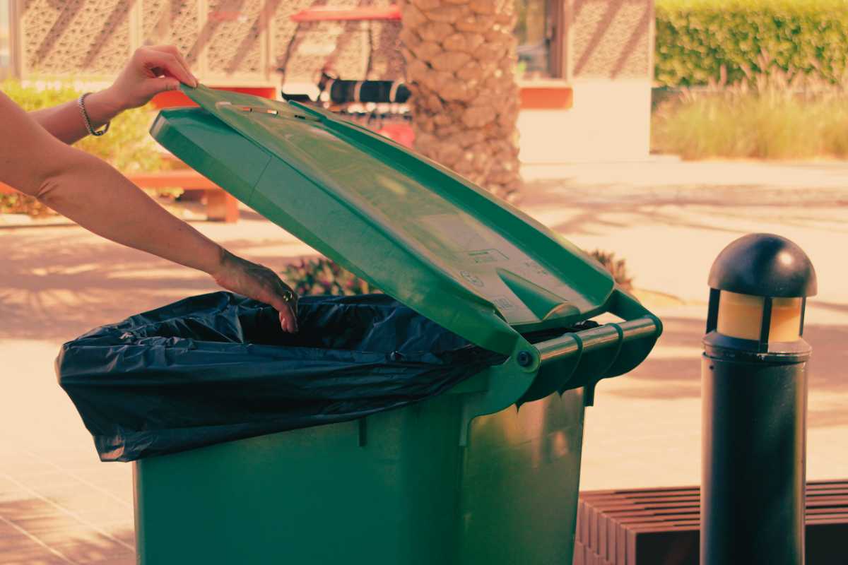 Anche se non sono ancora scaduti dovresti buttare via questi alimenti