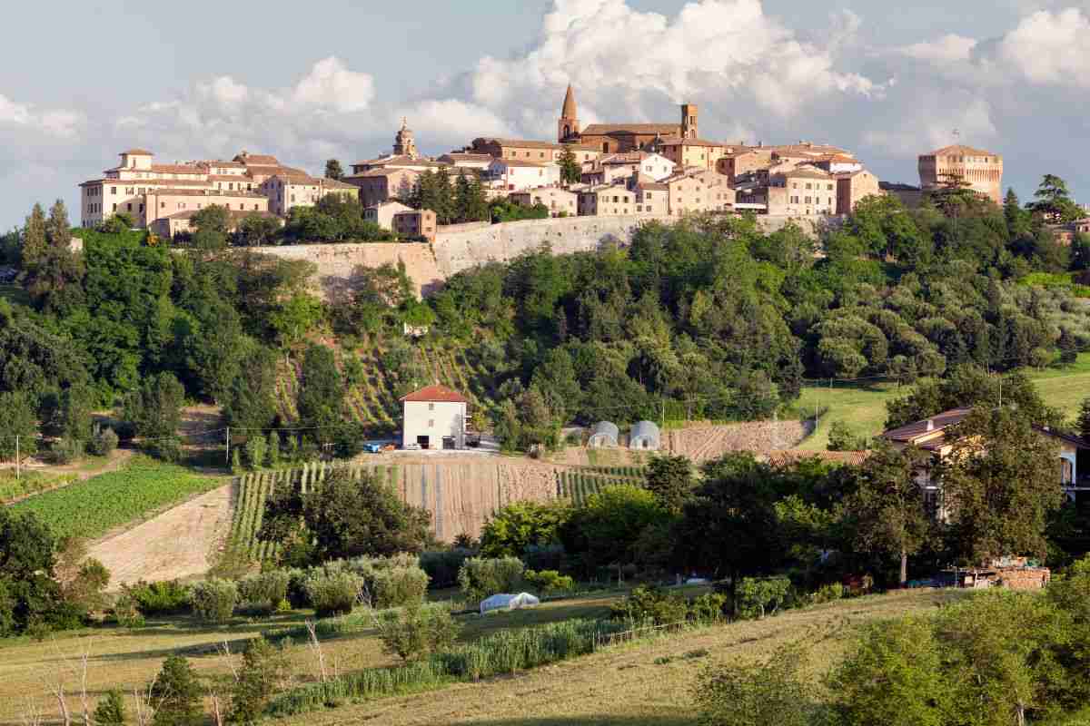 scopri questo borgo vicino pesare e urbino: di mondavio