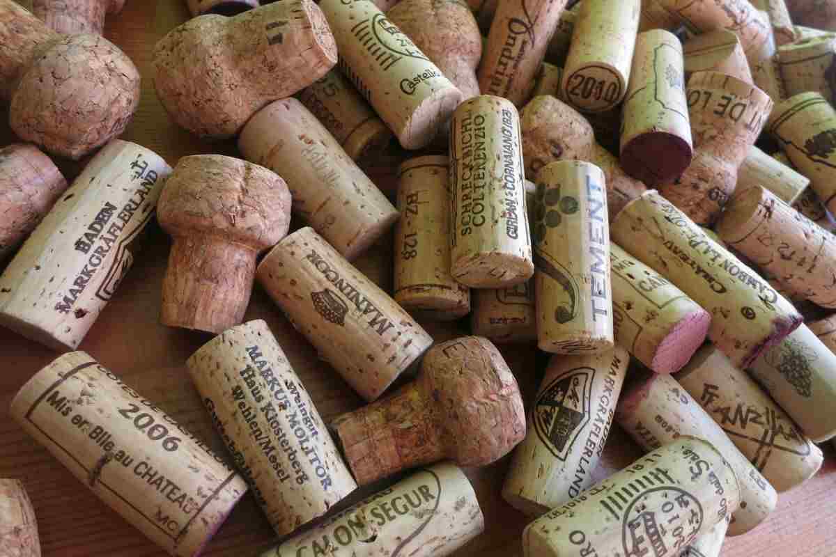 tappi di sughero usale per creare queste decorazioni