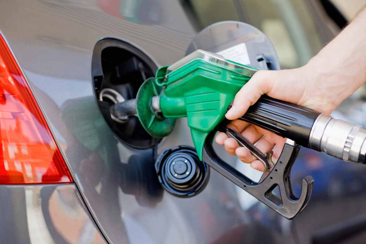 Benzina alle stelle in Italia e in Europa: quanto costa davvero viaggiare