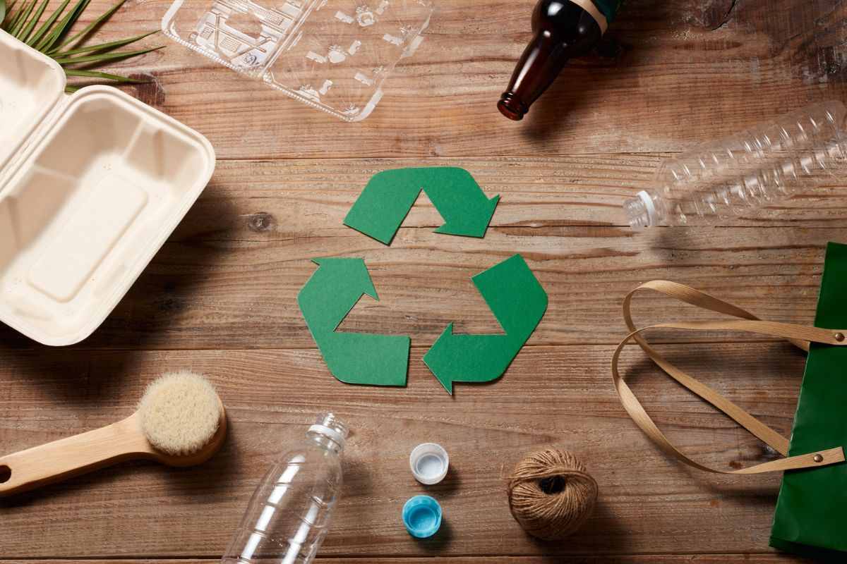 trasforma i rifuti in arte, sculture con 4 idee per riciclarli