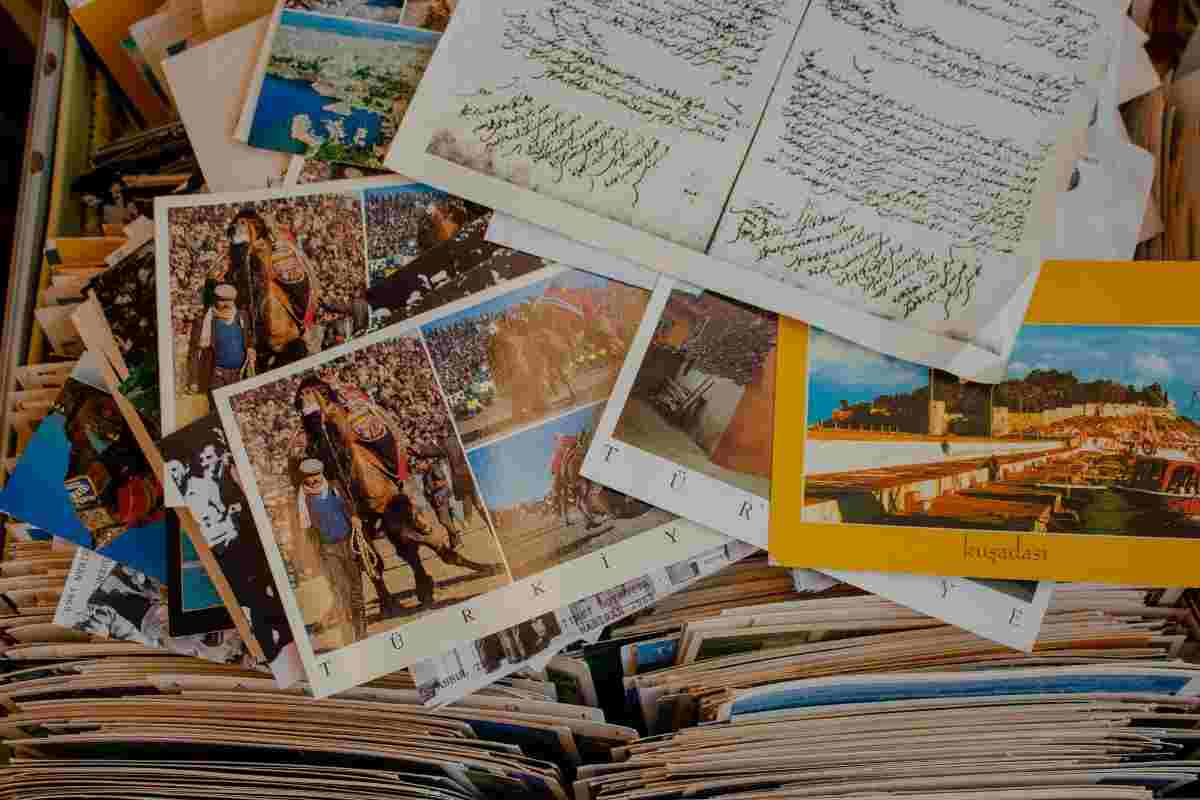 vecchie cartoline: ecco come riciclarli in oggetti utili