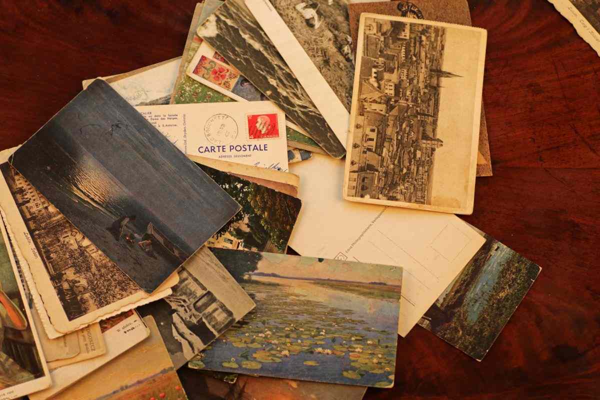 vecchie cartoline: ecco come riciclarli in oggetti utili