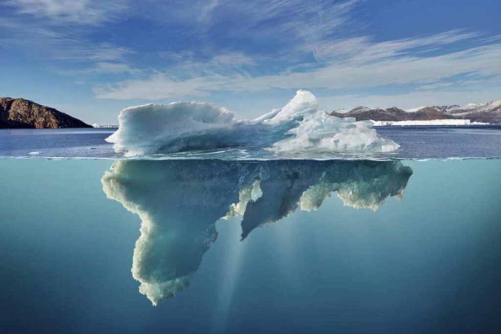 L’iceberg A23a si è staccato nel 1986 dalla piattaforma di ghiaccio Filchner-Ronne, una vasta lastra di ghiaccio galleggiante collegata alla calotta