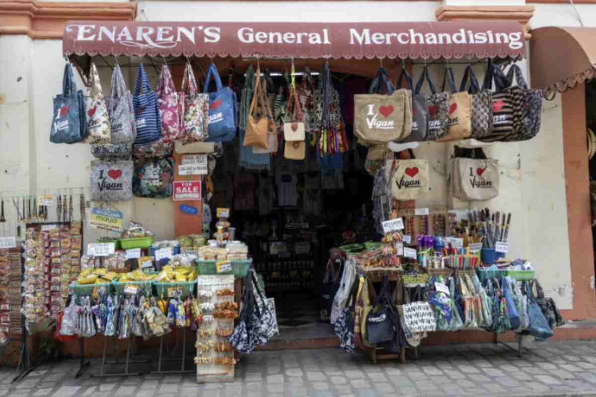 Dall’Europa all’Asia, passando per l’America e l’Ucraina, questa lista suggerisce indirizzi che superano la consueta idea di souvenir turistico