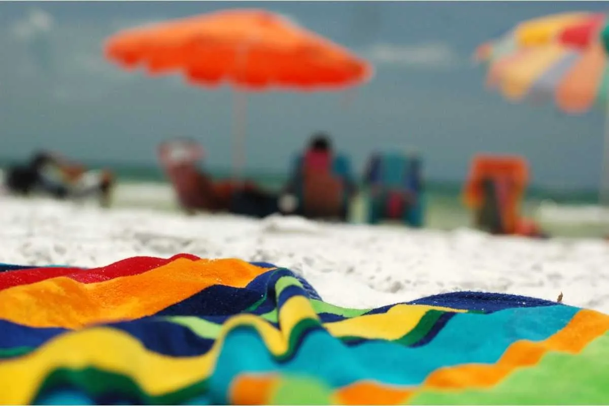 Come riciclare i vecchi teli mare