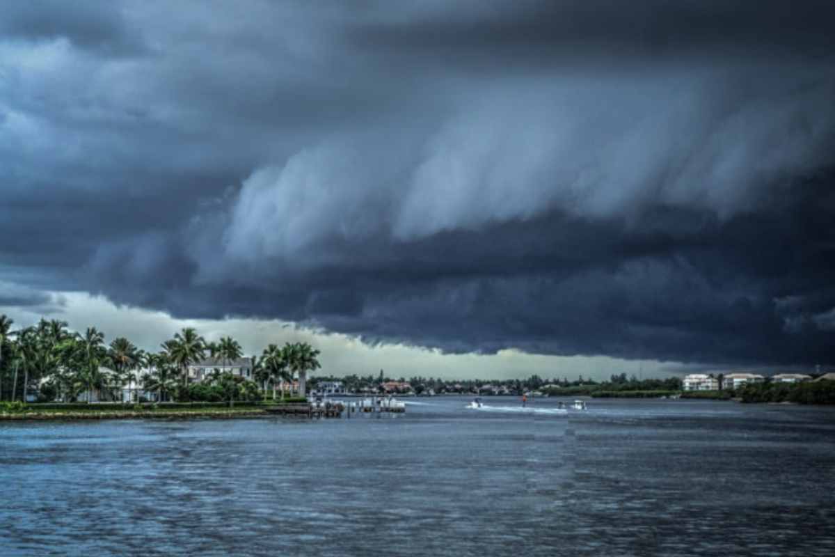 Questi eventi, caratterizzati da due o più tempeste che si susseguono rapidamente nello stesso bacino oceanico,