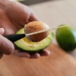 bucce avocado: 10 modi per riutilizzarle