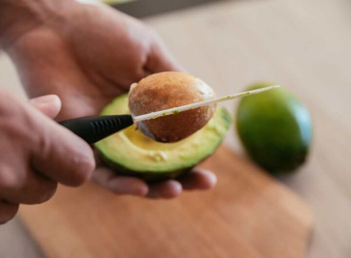 bucce avocado: 10 modi per riutilizzarle