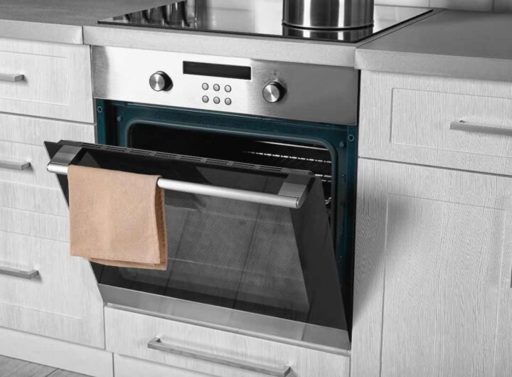 Il rimedio della nonna per pulire il forno