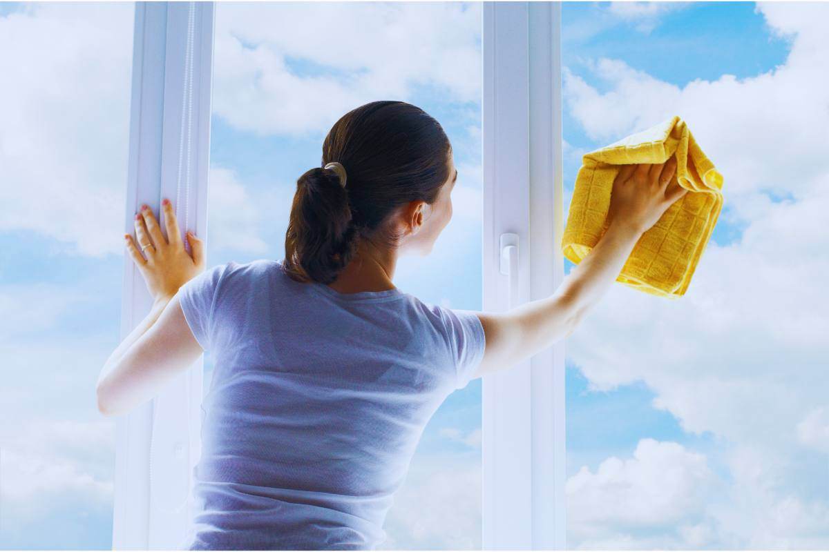 Vetri puliti in poco tempo, il metodo fai da te