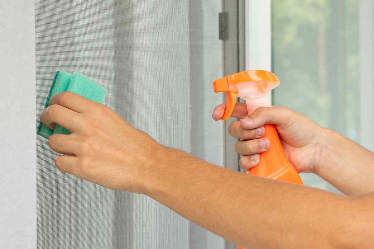 zanzariere: ecco come pulirle in modo semplice