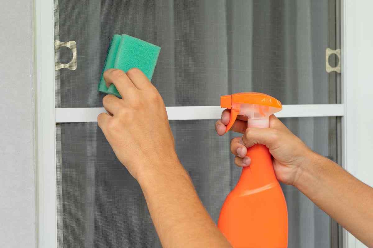 zanzariere: ecco come pulirle in modo semplice