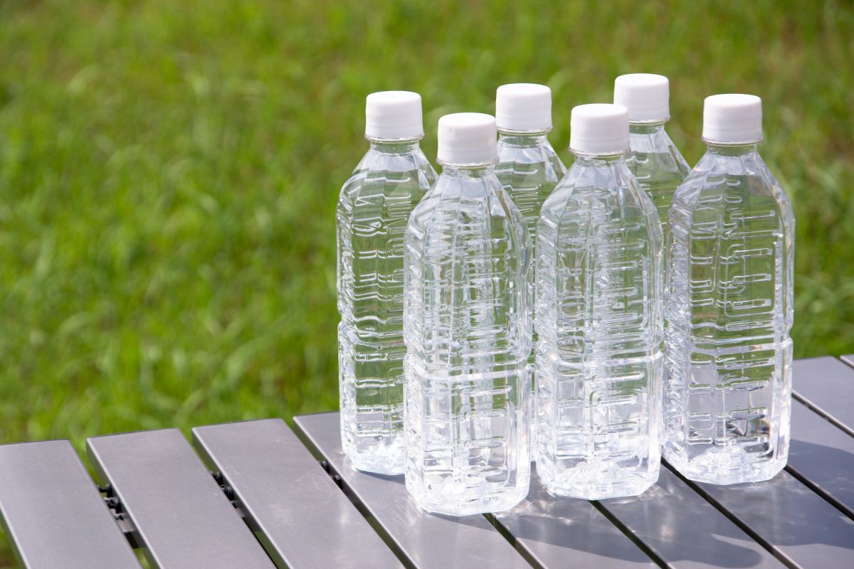Nuovo design e più sostenibilità per le bottiglie di plastica