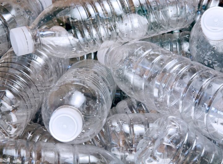 Nuovo design e più sostenibilità per le bottiglie di plastica