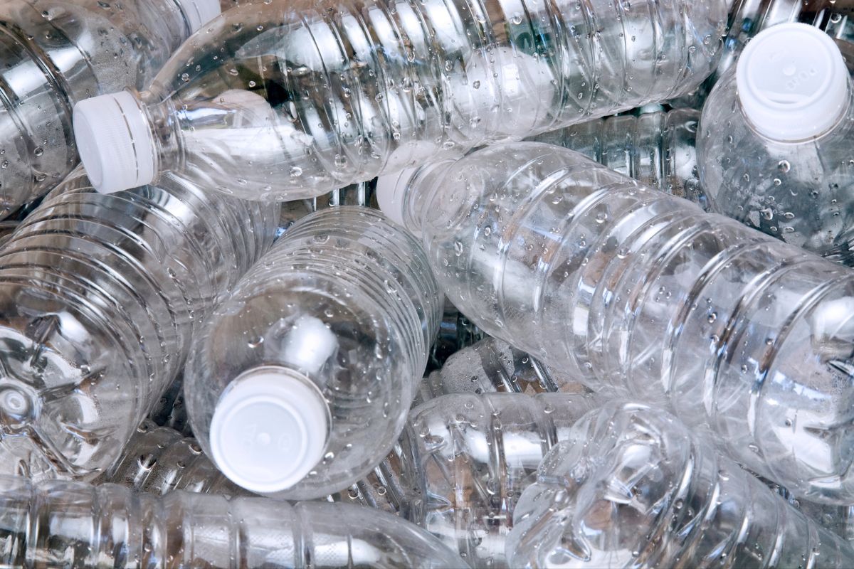 Nuovo design e più sostenibilità per le bottiglie di plastica