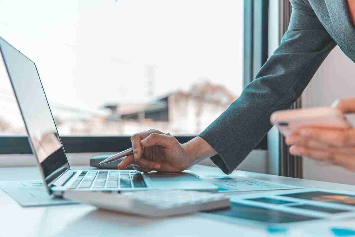 Per le Partite Iva arriva finalmente una boccata d'aria: 5.000 euro a fondo perduto, a chi spettano e come richiederli.