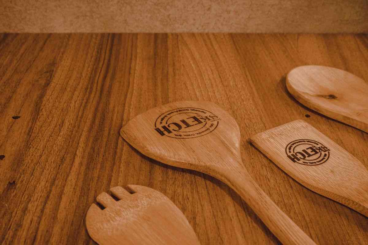 li usi tutti i giorni ma non li sai pulire: ecco come pulire i mestoli della cucina