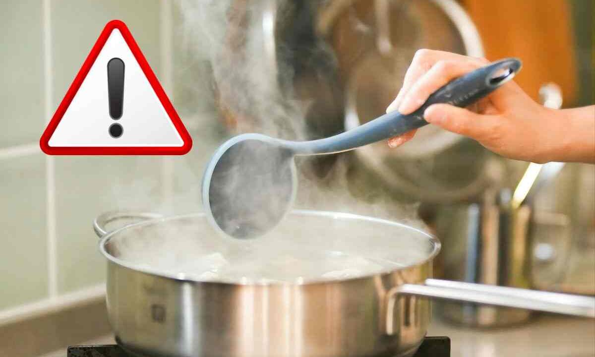li usi tutti i giorni ma non li sai pulire: ecco come pulire i mestoli della cucina