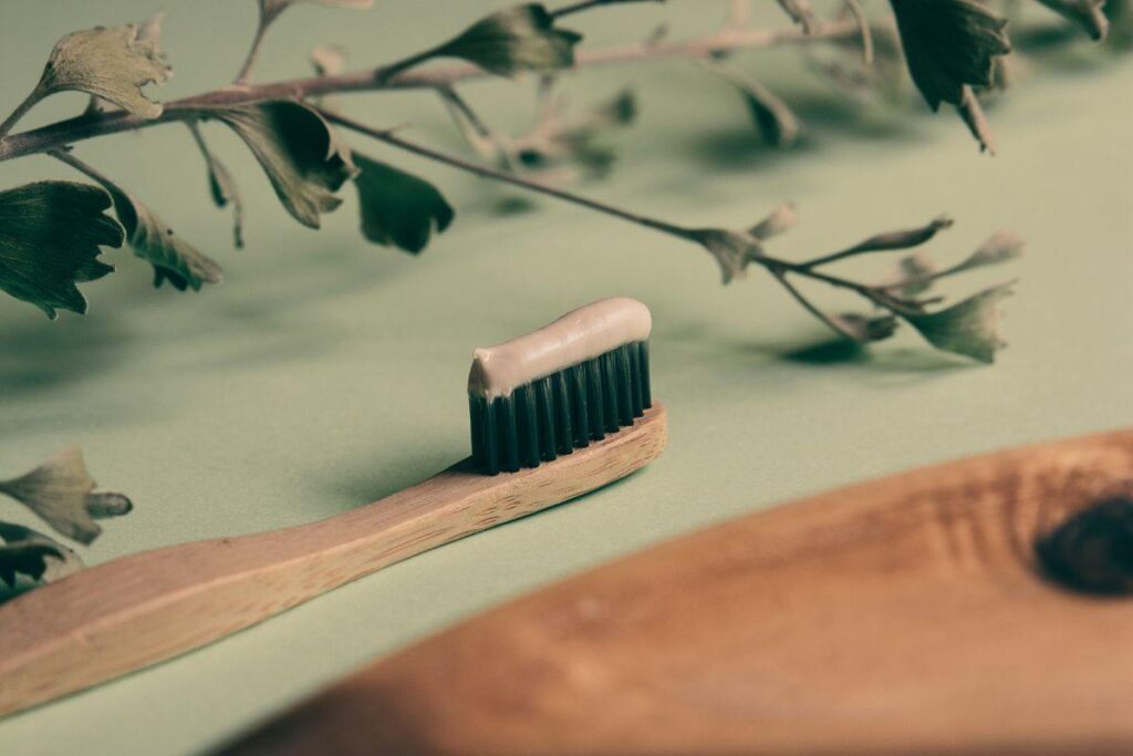 l'errore più comune nella differenziata, il tubetto del dentifricio