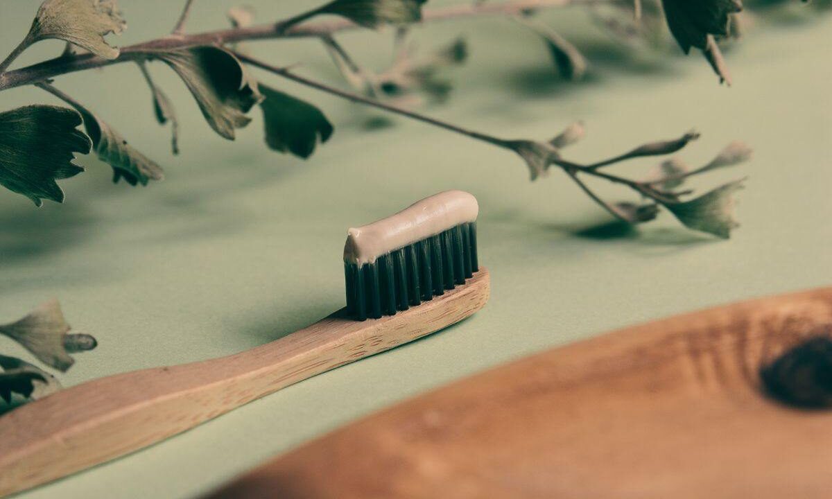 l'errore più comune nella differenziata, il tubetto del dentifricio
