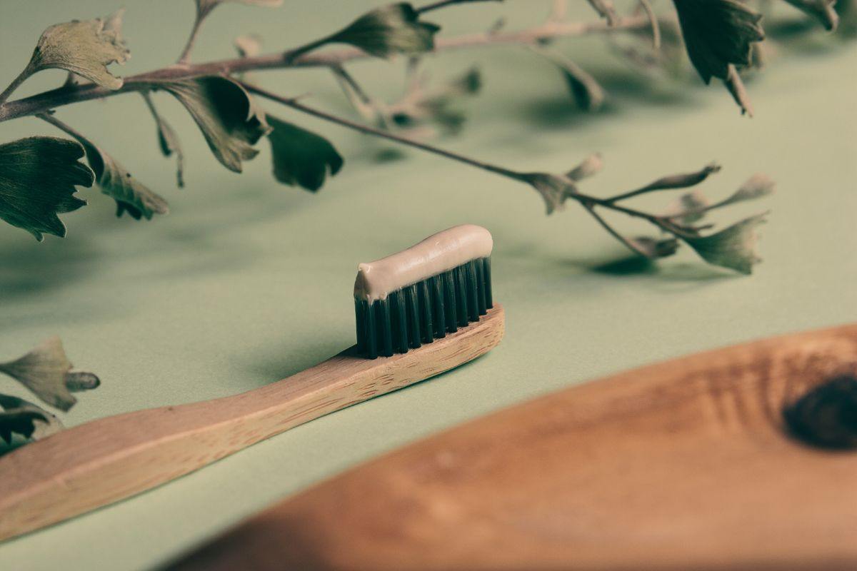 l'errore più comune nella differenziata, il tubetto del dentifricio