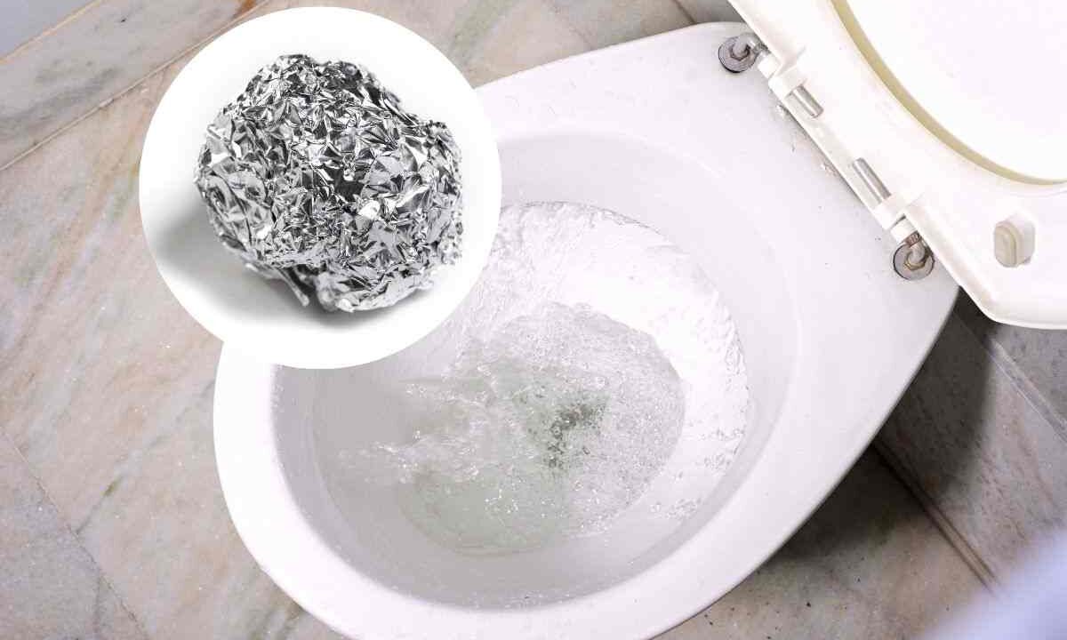 trucco della carta stagnola nel wc