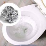 trucco della carta stagnola nel wc