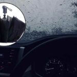 La muffa è un fungo microscopico che prospera in ambienti umidi e poco ventilati, condizioni tipiche degli abitacoli durante l’inverno