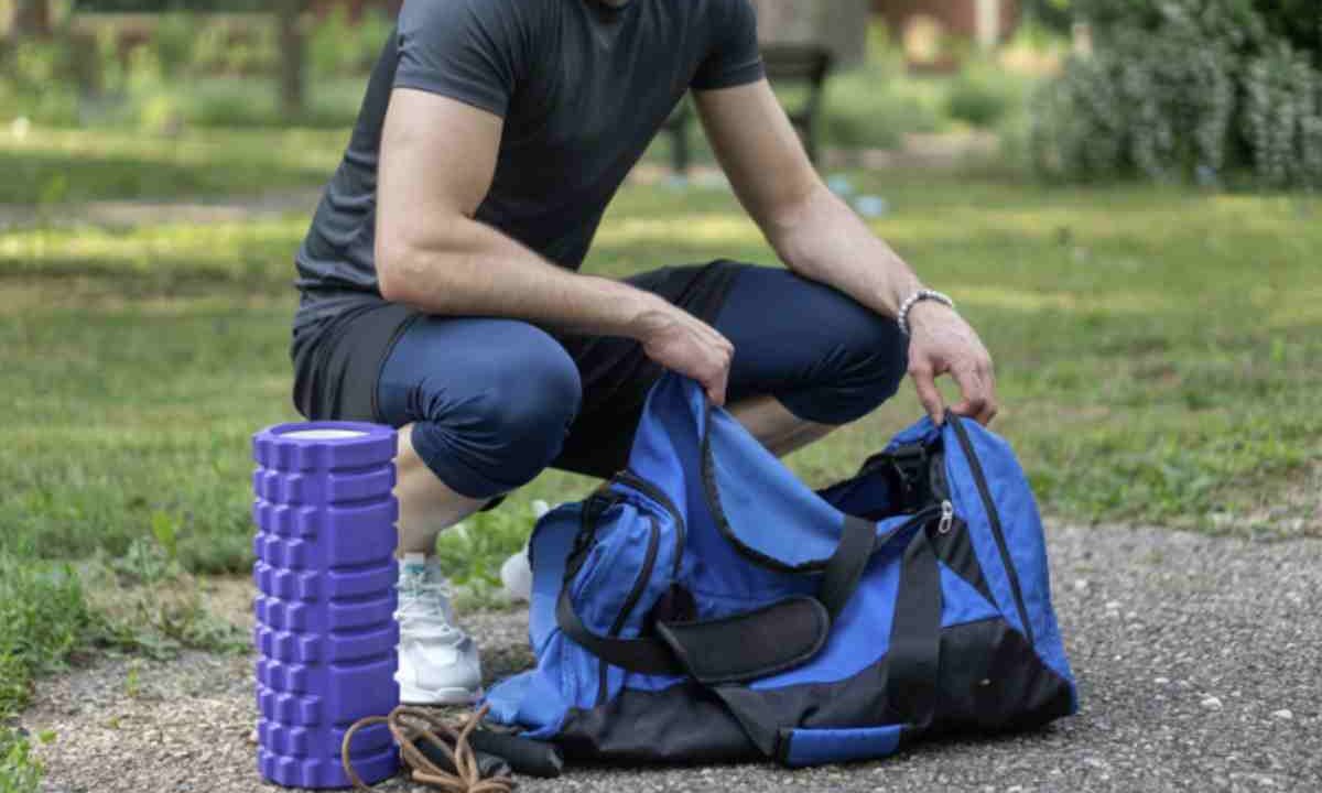 L’umidità residua di indumenti sudati o accappatoi bagnati, unita a un ambiente chiuso e poco ventilato, crea il terreno ideale per la formazione