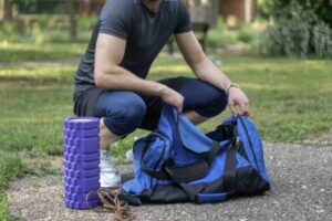 L’umidità residua di indumenti sudati o accappatoi bagnati, unita a un ambiente chiuso e poco ventilato, crea il terreno ideale per la formazione