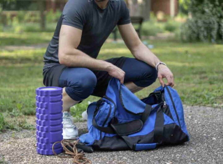 L’umidità residua di indumenti sudati o accappatoi bagnati, unita a un ambiente chiuso e poco ventilato, crea il terreno ideale per la formazione