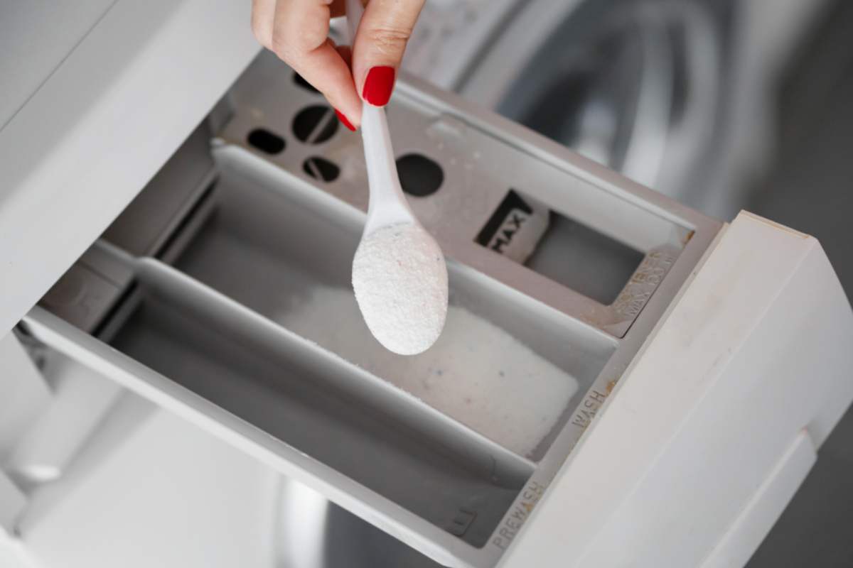 Il bicarbonato in lavatrice danneggia i vestiti?