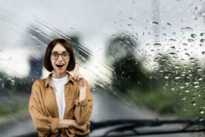 Il video che ha superato 1,6 milioni di visualizzazioni mostra un procedimento semplice e accessibile a tutti. Si prende una patata tagliata a metà