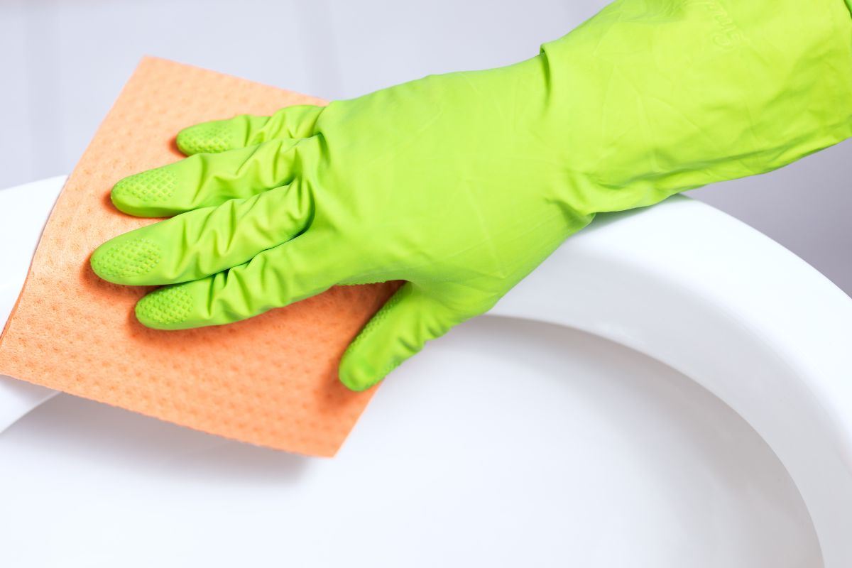 Come rendere nuovo il water ingiallito