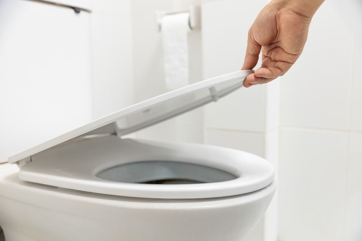 Come rendere nuovo il water ingiallito