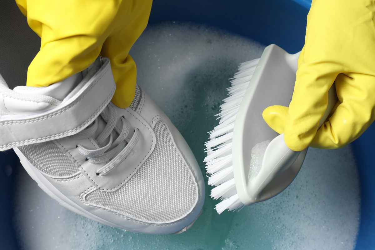 pulire scarpe trucchi