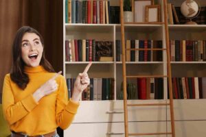 come trasformare una scala vecchia in una libreria