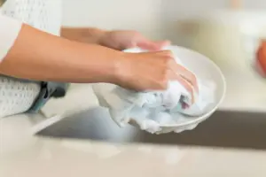 Detersivi piatti: usalo così in casa e guarda che risultati