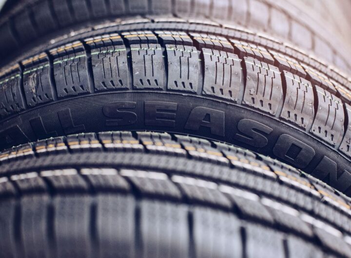 Pneumatici per auto adatti a tutte e quattro le stagioni.