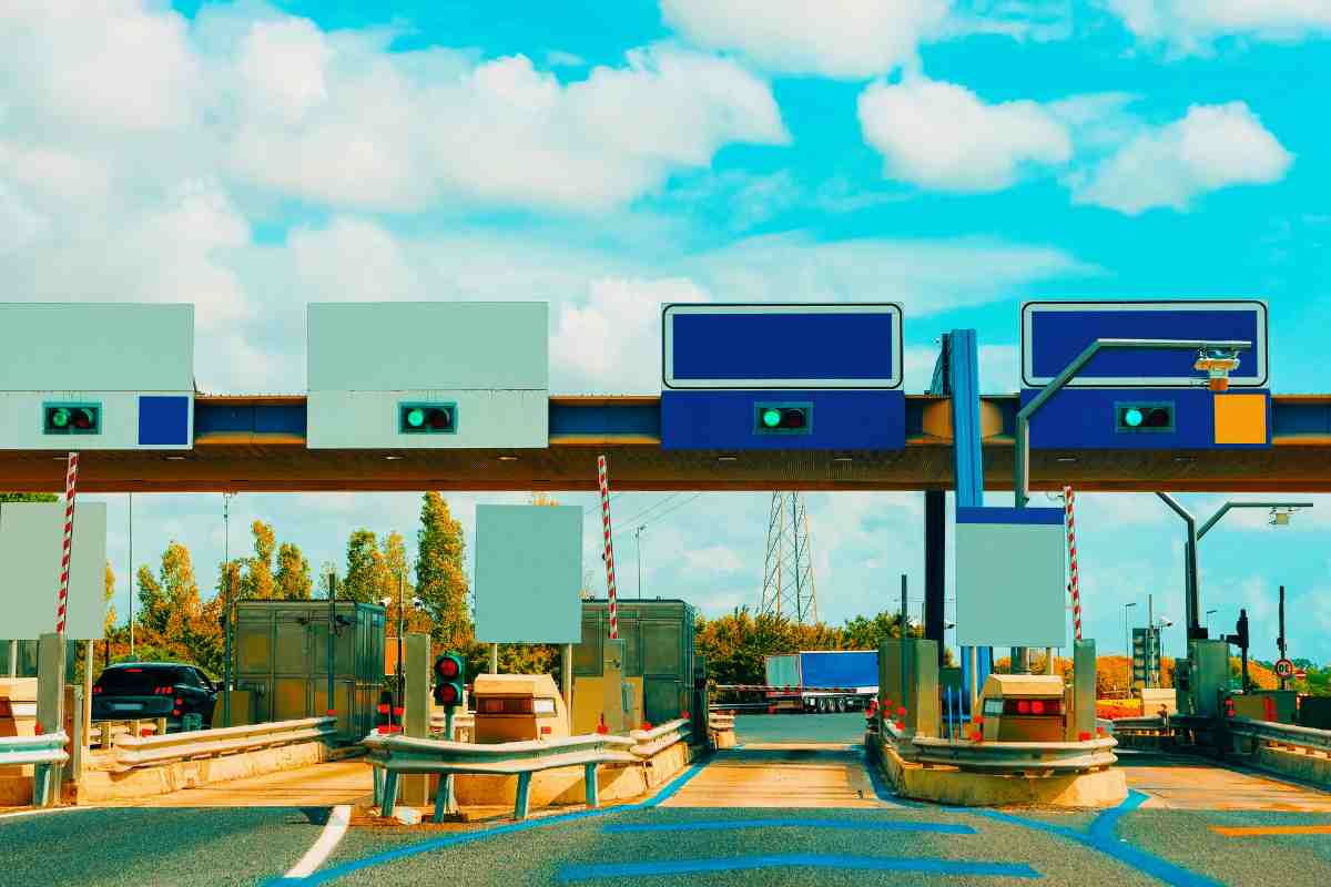 manovra pericolosa casello