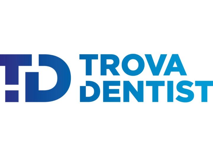 Il logo del portale Trova Dentisti composto da una scritta blu posizionata su uno sfondo bianco.