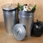 Nel quotidiano, capita spesso di dover spostare il bidone della spazzatura per pulire le superfici circostanti, solo per scoprire poco