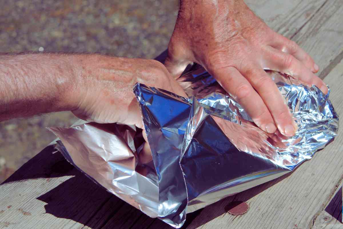 Dove si getta la carta stagnola, pulita o sporca