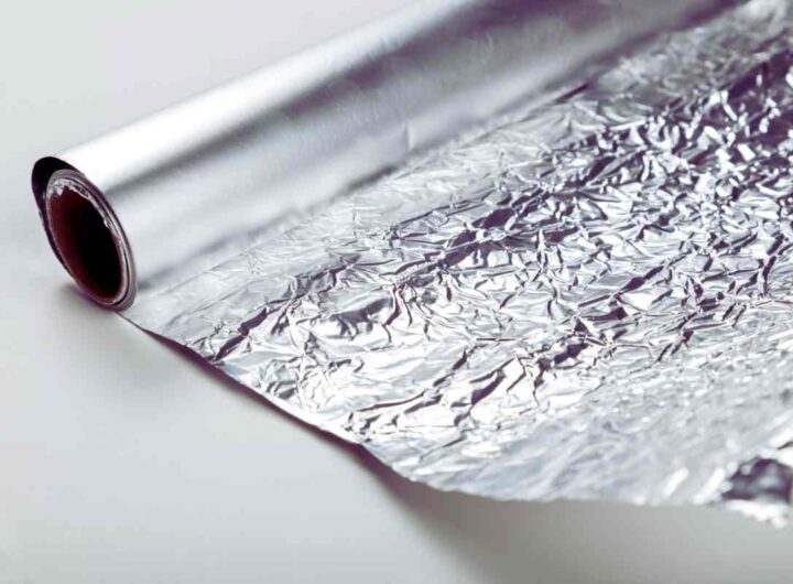 Dove si getta la carta stagnola, pulita o sporca