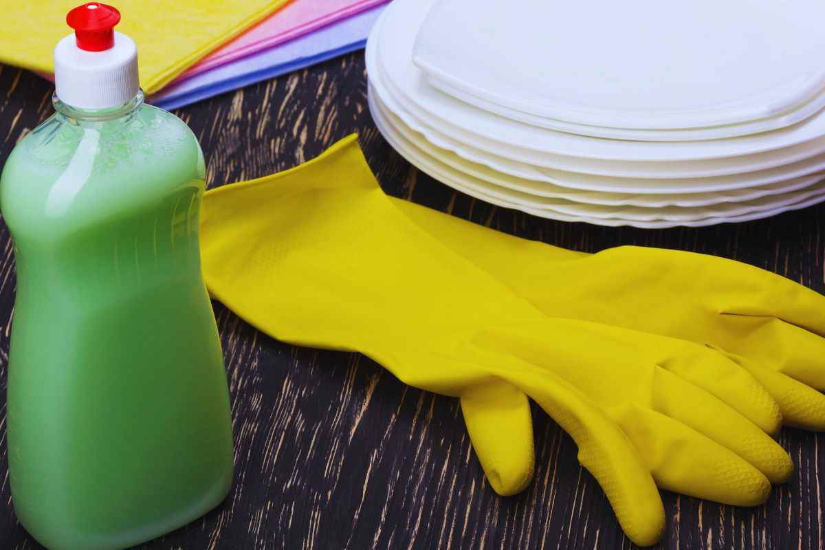 l'utilità del detersivo per piatti nel wc