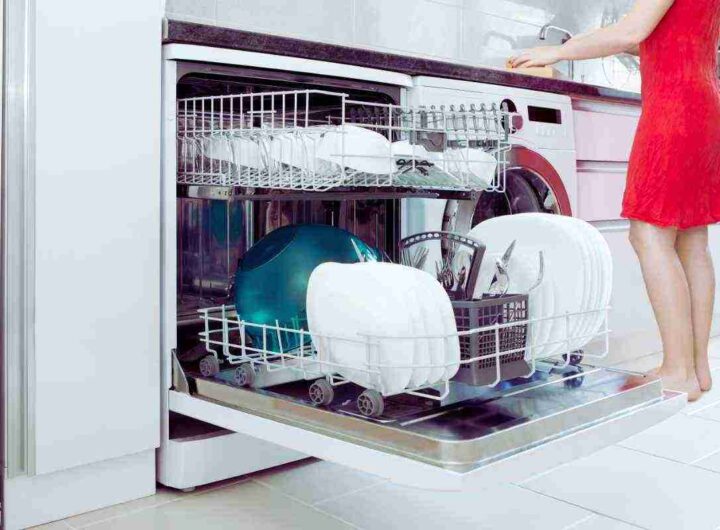 Lavastoviglie, cosa resta sui piatti dopo il lavaggio