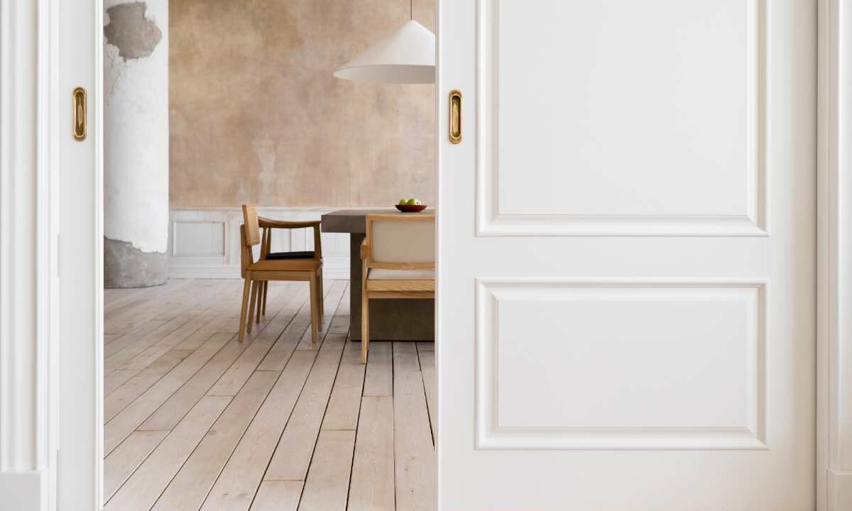 Basta poco per ridare luce alle porte