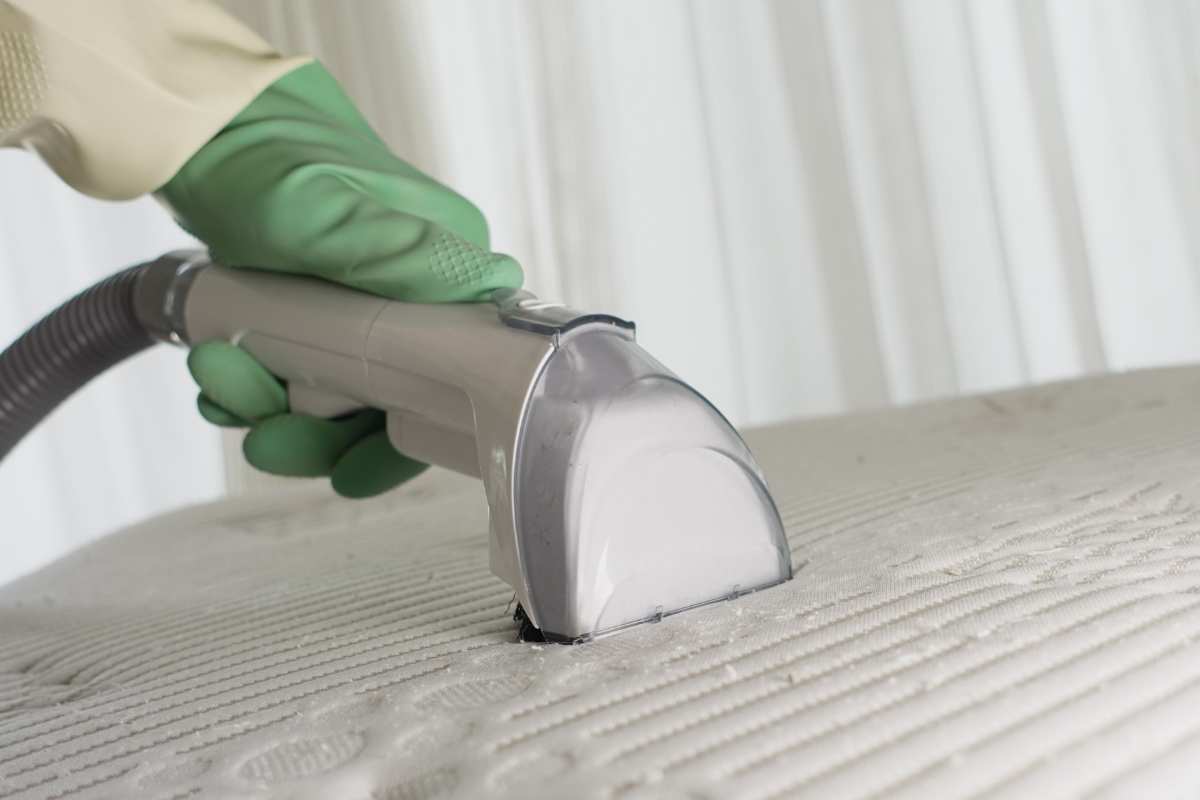 Casa pulita in metà tempo? Basta un vecchio calzino